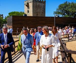 https://www.cm-pinhel.pt/wp-content/uploads/2024/08/Inauguracao-Falcoaria-Real-de-Pinhel-1-1200x480.jpg