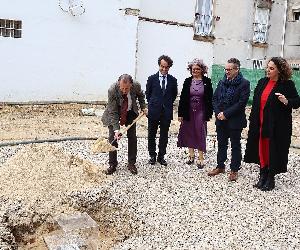 https://www.chiclana.es/fileadmin/user_upload/Prensa/primera_piedra_viviendas_el_pilar_1.jpg