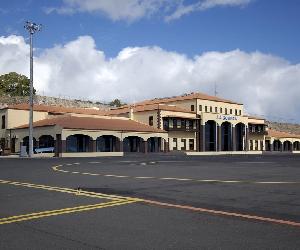 https://www.aeropuertos.net/imagenes/Aeropuerto-de-La-Gomera.jpg