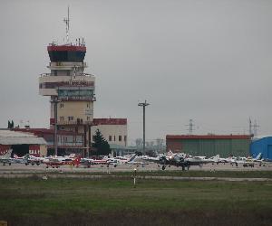 https://www.aeropuertos.net/imagenes/Aeropuerto-de-Madrid-Cuatro-Vientos.jpg