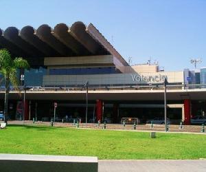 https://www.aeropuertos.net/imagenes/Aeropuerto-de-Valencia-410x307.jpg