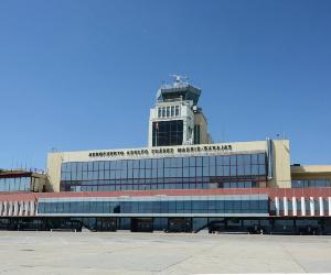 https://www.aeropuertos.net/wp-content/uploads/2009/03/Aeropuerto-Adolfo-Suarez-Madrid-Barajas-1024x681.jpg