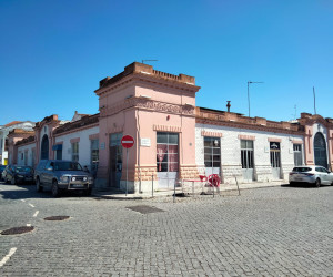 https://www.almeirinense.com/wp-content/uploads/2024/07/mercado-municipal-de-almeirim.jpeg