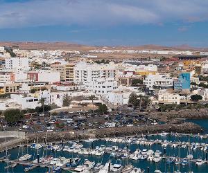 https://www.barcelo.com/guia-turismo/wp-content/uploads/2019/11/puerto-del-rosario_fuerteventura_888_1.jpg