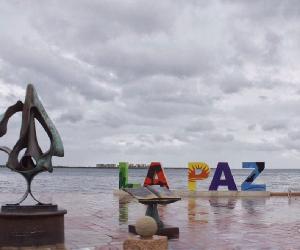 https://www.bcsnoticias.mx/wp-content/uploads/2017/08/clima-la-paz-huracan-lluvia-nublado-malecon-letras-990x660.jpg