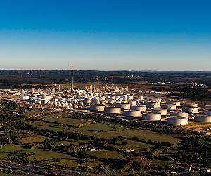 https://www.galp.com/corp/Portals/0/Recursos/Media/SharedResources/Imagens/Galeriadeimagens/Refinacao/refinaria-sines/original/Galp-Energia-Ref-Sines-Novas-Unidades-Abril-2013-15.jpg