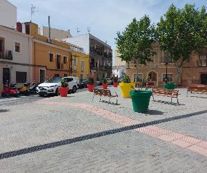 https://www.denia.com/wp-content/uploads/2023/05/maceteros-en-la-plaza-valgamedios.jpeg