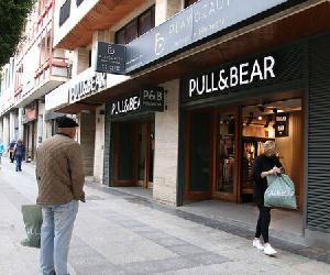 https://www.diariodealmeria.es/2021/01/20/almeria/tienda-PullBear-Paseo-Almeria_1539756652_131219966_667x375.jpg