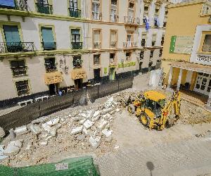 https://www.diariodecadiz.es/2018/05/30/cadiz/CEIP-Celestino-Mutis-renovando-patio_1249985446_85312930_667x375.jpg