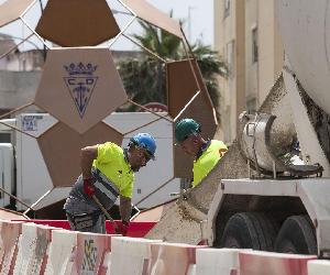 https://www.diariodecadiz.es/2019/07/03/noticias-provincia-cadiz/Operarios-trabajando-proximidades-rotonda-Balon_1369673657_102199813_667x375.jpg