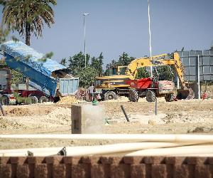 https://www.diariodejerez.es/2023/07/16/jerez/Maquinaria-trabajando-espaldas-Bodegas-Croft_1811829467_189011171_1200x675.jpg