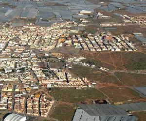 https://www.diariodesevilla.es/2020/11/10/suplementos/paladea-andalucia/Vista-aerea-Mojonera_1518458680_127931353_667x375.jpg