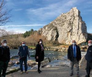 https://www.diputaciondepalencia.es/sites/default/files/styles/large/public/noticia/imagenes/20220419/Visita%20puente%20Villaescusa%20arrasado.jpg?itok=1oBgJ8Sn