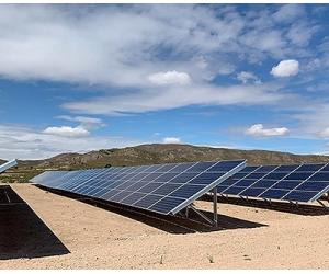 https://www.energias-renovables.com/ficheroenergias/fotos/fotovoltaica/ampliada/p/planta-herrera-del-manco-murcia.jpg