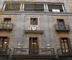 https://www.ecestaticos.com/imagestatic/clipping/98f/325/98f325abff2c02a84fb458142aea5715/platinum-patina-con-sus-pisos-de-lujo-en-madrid-imposible-vender-a-10-000-euros.jpg?mtime=1487876567