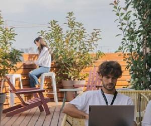https://www.ejeprime.com/thumb/OTgweDM1MHgweDB4OTgweDM1MHgxLjEuNjA=/files/2024/14-empresas/aticco/aticco-centro-coworking-recurso-980.jpg