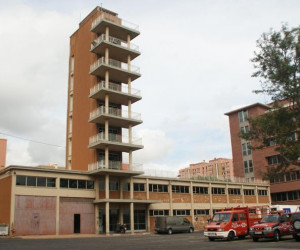 https://www.eldiario.es/fotos/Patio-interior-bomberos-Santa-Cruz_EDIIMA20170113_0608_20.jpg