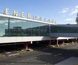 https://www.eldiario.es/fotos/aeropuerto-Tenerife-Sur-imagen-archivo_EDIIMA20170808_0346_19.jpg