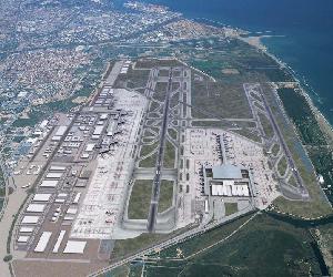 https://www.elplural.com/uploads/s1/61/68/95/imagen-aerea-del-aeropuerto-de-barcelona-el-prat.jpeg