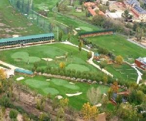 https://www.esmadrid.com/sites/default/files/styles/content_type_full/public/recursosturisticos/deporte/campo_golf_puertadehierro.jpg?itok=Sfk_MWZv