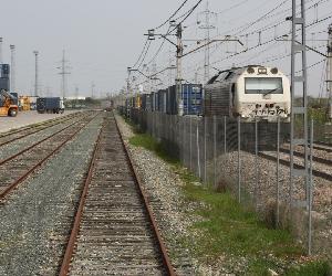 https://www.huelvainformacion.es/2021/03/07/huelva/terminal-Majarabique-destino-Puerto-Huelva_1553555240_135219307_667x375.jpg