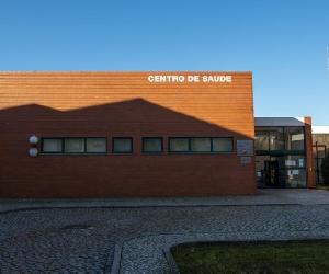 https://www.jornaldeleiria.pt/uploads/f/j/a/centro-saude-porto-de-mos-770x470-zfsr-770x470-fjab.jpg