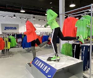 https://www.justretail.news/wp-content/uploads/2021/03/Joma-inaugura-tienda-La-Torre-Outlet-Zaragoza-noticias-retail.jpg