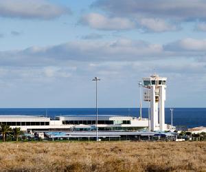 https://www.lanzarote-airport.net/images/lanzarote-airport-building.jpg