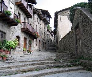 https://www.lugaresconhistoria.com/wp-content/uploads/2013/12/rupit_calle.jpg