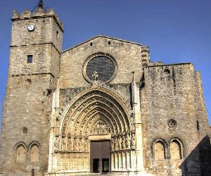 https://www.moventis.es/sites/moventis/files/article/2019/02/castello-basilica-santa-maria.jpg