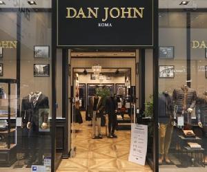 https://www.modaes.com/thumb/OTYweDQzOXgyeDEuNC45MQ==/files/2024/empresas/dan-john/dan-john-tienda-escaparate-980.jpg