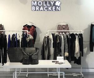 https://www.modaes.com/files/2022/empresas/molly-bracken/molly-bracken-tienda-980.jpg