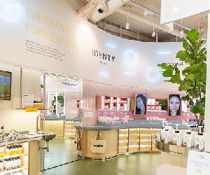 https://www.modaes.com/files/2022/empresas/freshly-cosmetics/freshly-cosmetics-madrid-980.jpg