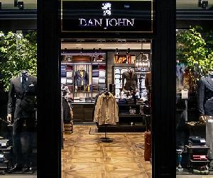 https://www.modaes.es/files/000_2016/0109recursos/dan-john-escaparare-728.jpg