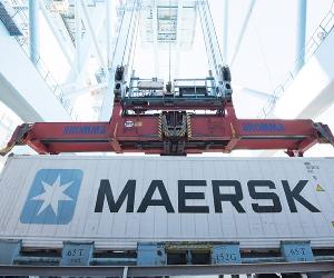 https://www.maersk.com/~/media_sc9/maersk/news/press-releases/images/2022/10/container-at-port_1024x576.jpg?w=877&hash=63F93CB22FC235C58FD6B1C5CCD665BF