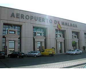 https://www.malagaholidays.es/images/malaga-airport-outside.jpg