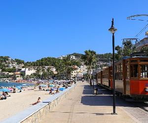 https://www.mallorca-beaches.com/wp-content/uploads/port-de-soller.jpg