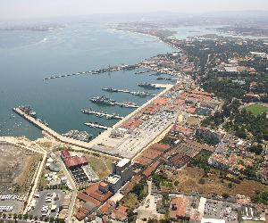 https://www.marinha.pt/pt/os_meios/bases/PublishingImages/BNL_5.jpg