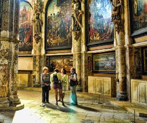 https://www.mediotejo.net/wp-content/uploads/2016/09/charola-inside-convent-of-christ-tomar-portugal.jpg