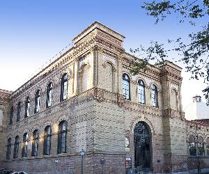 https://www.museodata.com/images/museums/Fachada_Museo_Junio_2006.jpg