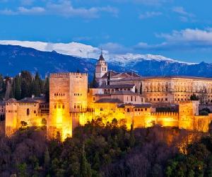 https://www.spain.info/export/sites/segtur/.content/imagenes/cabeceras-grandes/andalucia/alhambra-granada-20044065-istock.jpg_1014274486.jpg