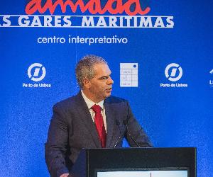 https://www.portodelisboa.pt/o/adaptive-media/image/769766/medium-desktop/Os%2BMurais%2Bde%2BAlmada%2Bnas%2BGares%2BMar%C3%ADtimas_Assinatura%2BProtocolo%2BATL%2Be%2BAPL%2B%2B(5).jpg