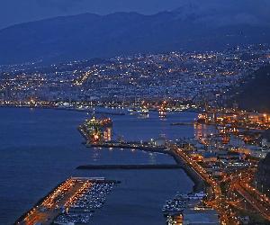 https://www.puertosdetenerife.org/wp-content/uploads/2019/12/Puerto-de-Tenerife-nocturna-scaled.jpg