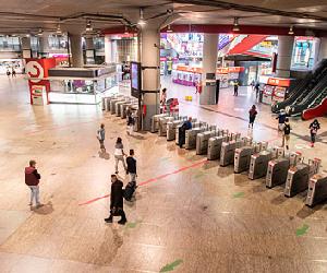 https://www.renfe.com/es/es/cercanias/cercanias-madrid/rodajes-cercanias-madrid/estacion-atocha/_jcr_content/root/responsivegrid/rfslidercardsexperie/rfcardexperience-4.coreimg.100.2048.jpeg/1683276587031/rodaje-madrid05.jpeg