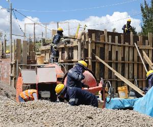 https://www.rumbominero.com/wp-content/uploads/2024/02/hudbay-salud-construccion-1068x713.jpg