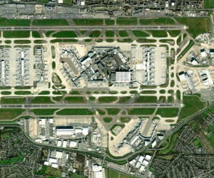 https://www.worldconstructionnetwork.com/wp-content/uploads/sites/26/2025/11/Heathrow-Airport-runway-770x433.jpg