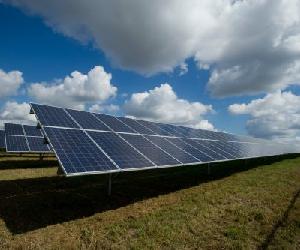 https://www.thebusinessdesk.com/_files/images/oct_20/Solar-farm-representative-image-only-500x333.jpg