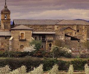 https://www.turismocastillayleon.com/es/arte-cultura-patrimonio/monasterios/monasterio-santa-maria-carracedo.ficheros/38336-35900_SD_0.jpg?clipX=0&clipY=27&clipWidth=1440&clipHeight=520
