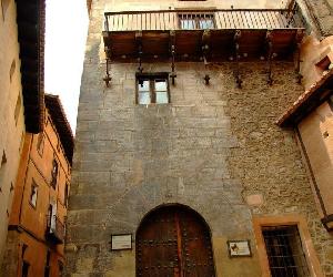 https://www.unaventanadesdemadrid.com/objetos/albarracin/casa-de-la-comunidad.jpg