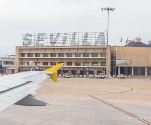 https://www.viajablog.com/wp-content/uploads/2016/04/Aeropuerto-de-Sevilla-3.jpg